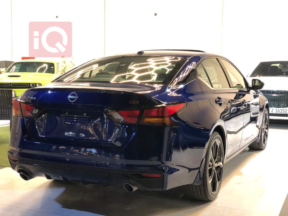 نيسان ألتيما